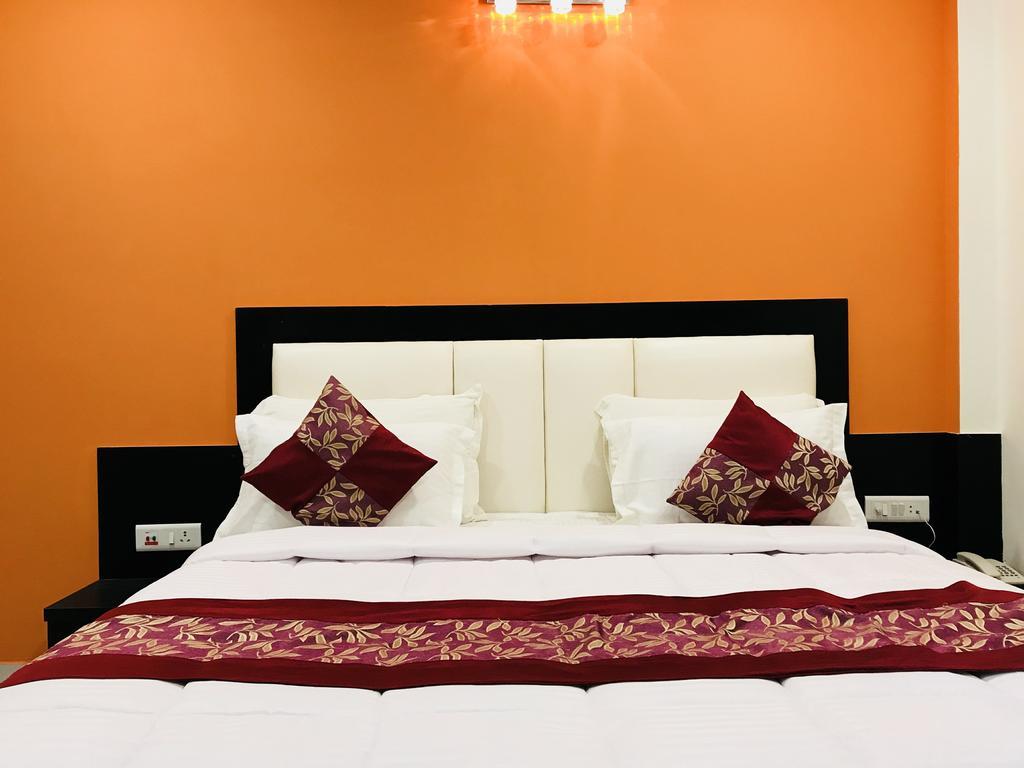 Hotel Aaradhya Residency Agra  Exterior foto