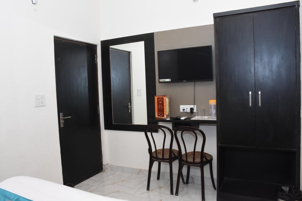 Hotel Aaradhya Residency Agra  Exterior foto